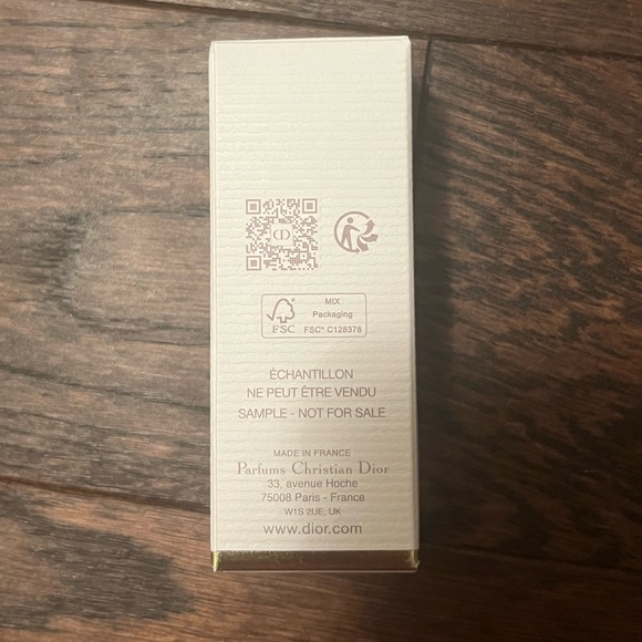 Dior J'adore Eau de Parfum - Picture 4 of 12